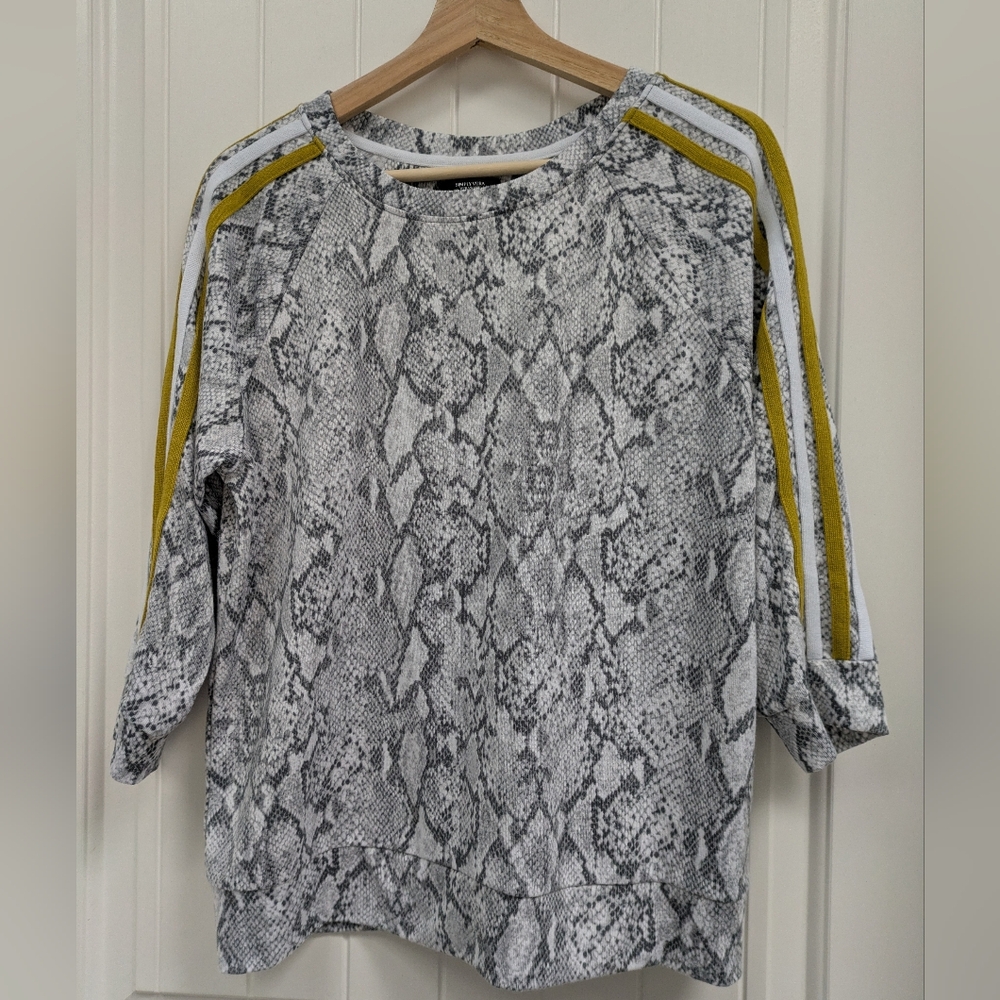 Simply Vera Vera Wang Gray Snake-Print Pullover with Yellow Stripe